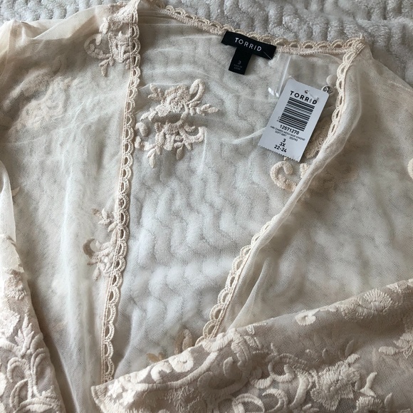 Torrid Women’s Plus Size Ivory Mesh Embroidered Duster Kimono - Picture 14 of 14